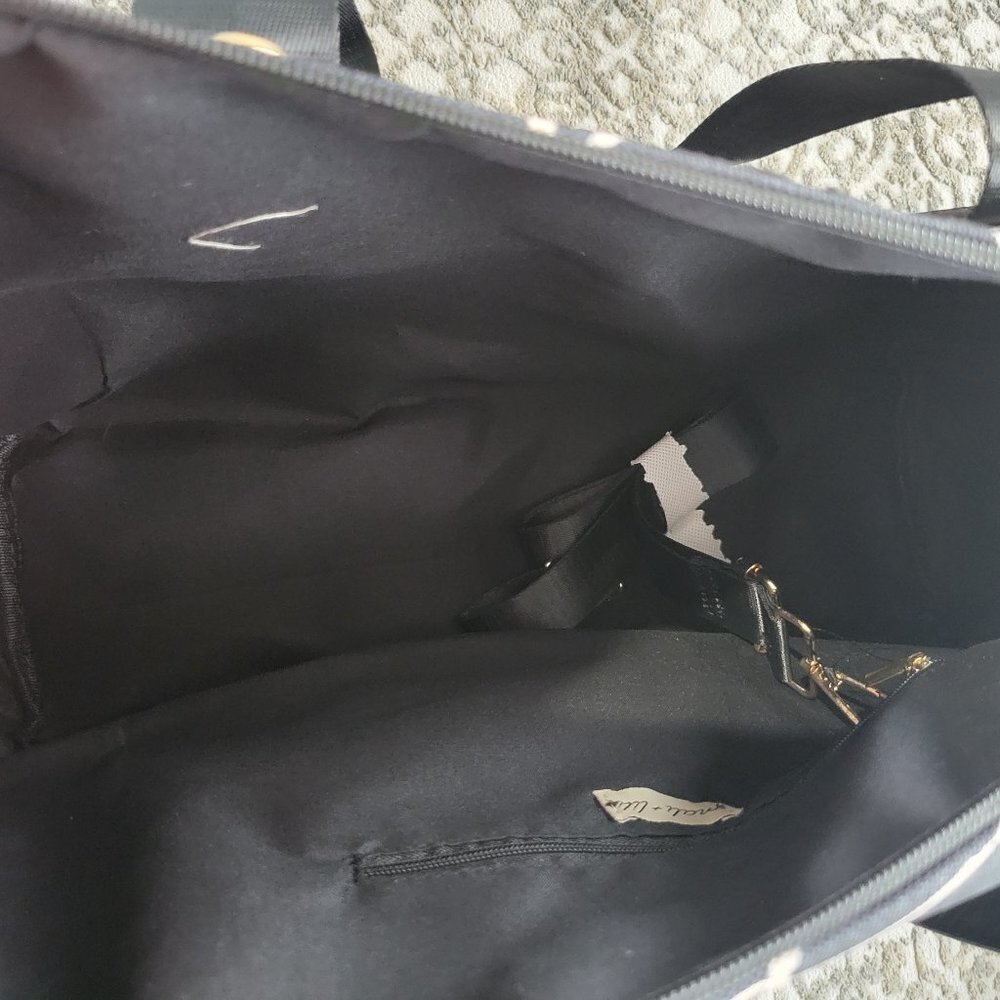 Mali & Lili Weekender Bag - Black Abstract - Picture 8 of 15